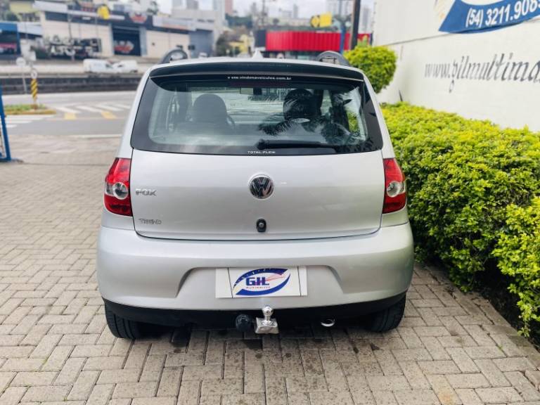 VOLKSWAGEN - FOX - 2010/2010 - Prata - R$ 28.500,00