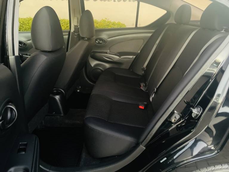 NISSAN - VERSA - 2013/2013 - Preta - R$ 38.900,00