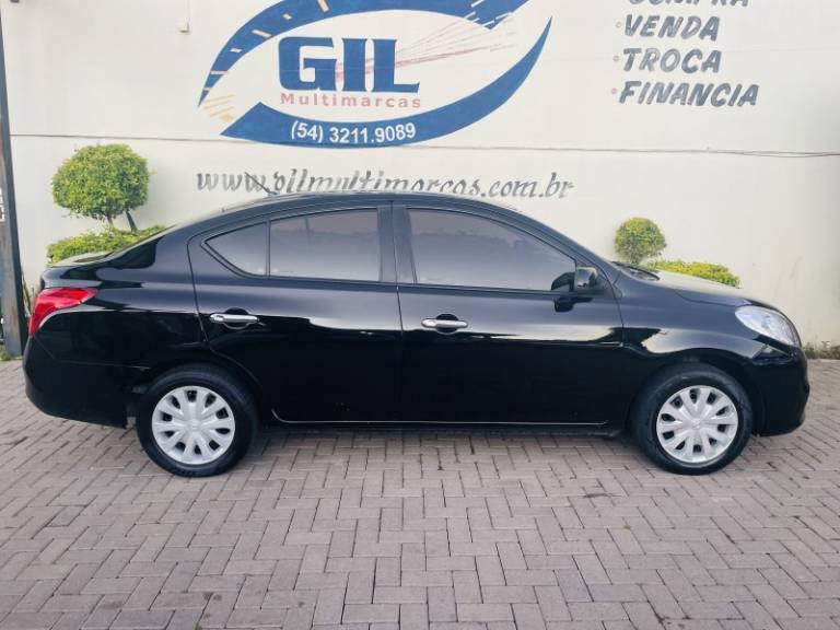 NISSAN - VERSA - 2013/2013 - Preta - R$ 38.900,00