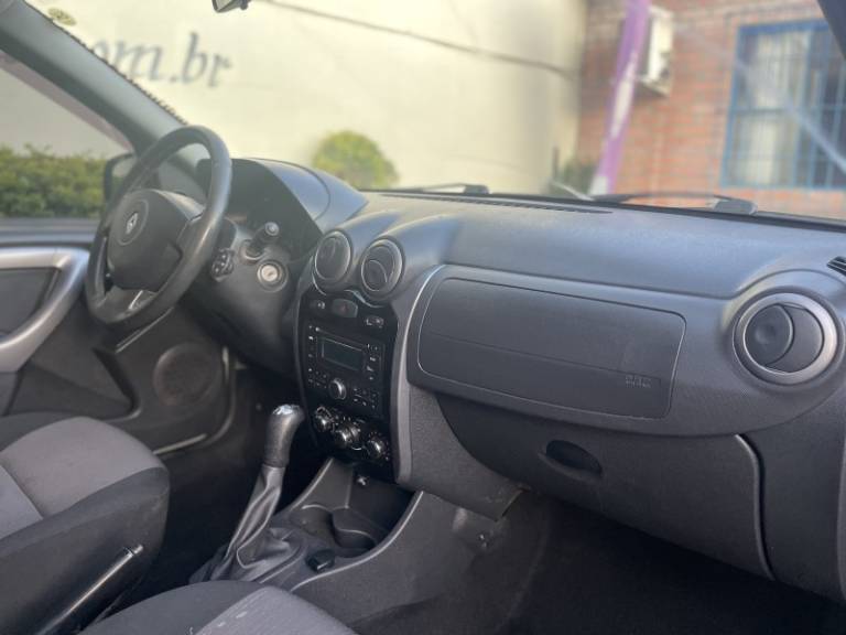 RENAULT - LOGAN - 2013/2013 - Prata - R$ 31.900,00