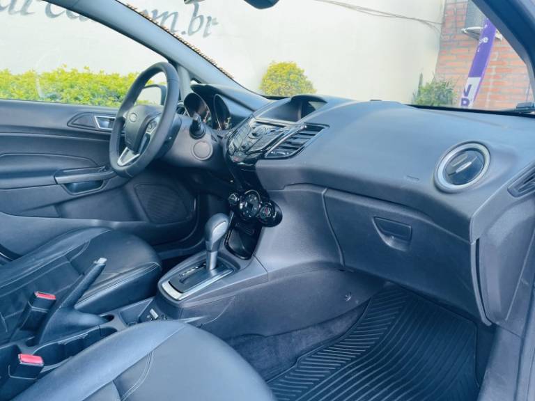 FORD - FIESTA - 2016/2016 - Branca - R$ 53.900,00
