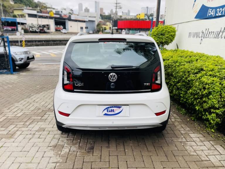 VOLKSWAGEN - UP - 2018/2018 - Branca - R$ 63.900,00
