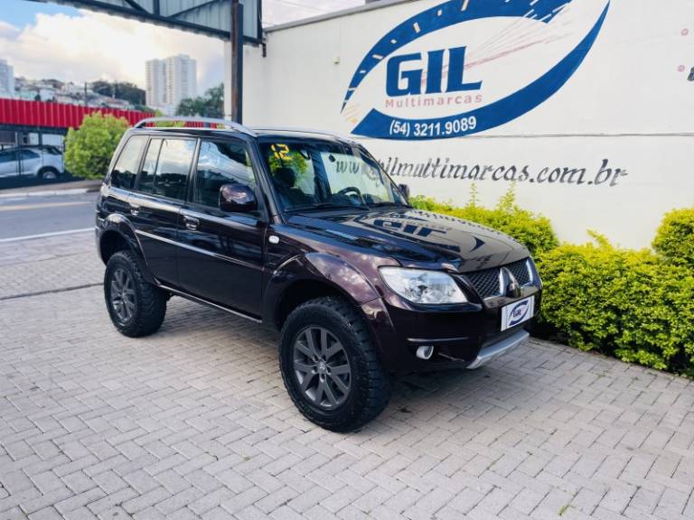 MITSUBISHI - PAJERO TR4 - 2011/2012 - Vermelha - R$ 61.900,00