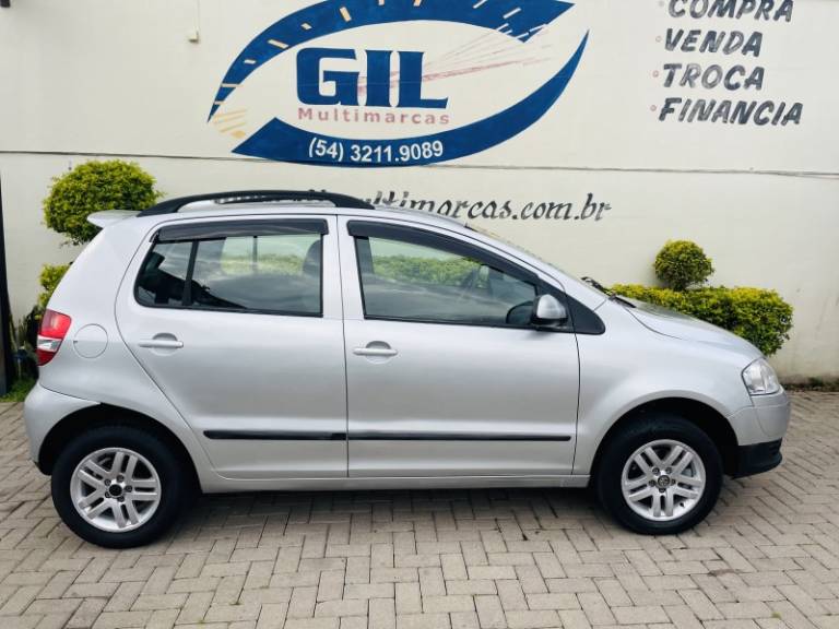 VOLKSWAGEN - FOX - 2010/2010 - Prata - R$ 28.500,00