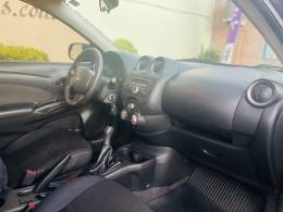 NISSAN - VERSA - 2013/2013 - Preta - R$ 38.900,00