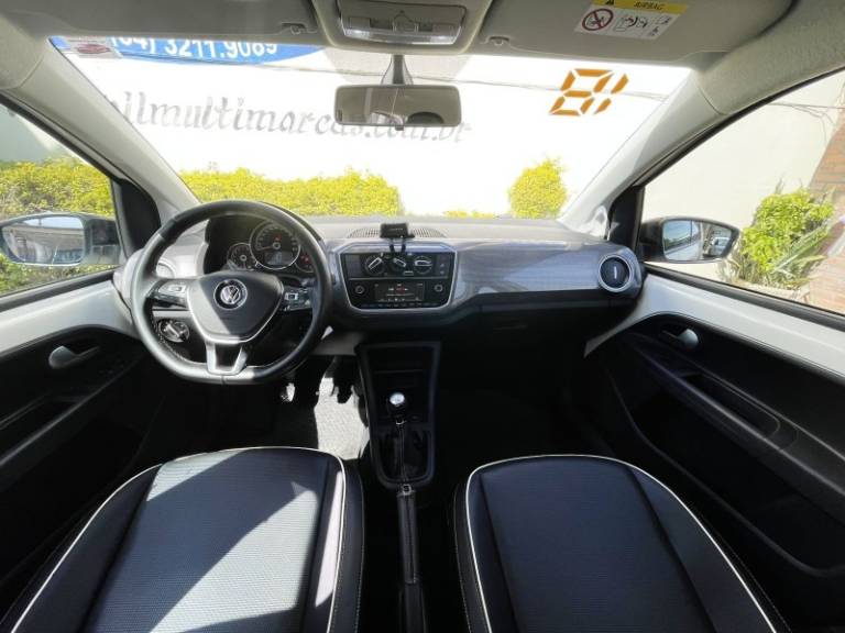 VOLKSWAGEN - UP - 2017/2018 - Branca - R$ 63.900,00