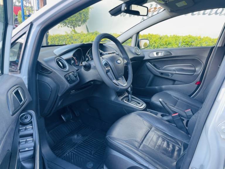 FORD - FIESTA - 2016/2016 - Branca - R$ 53.900,00