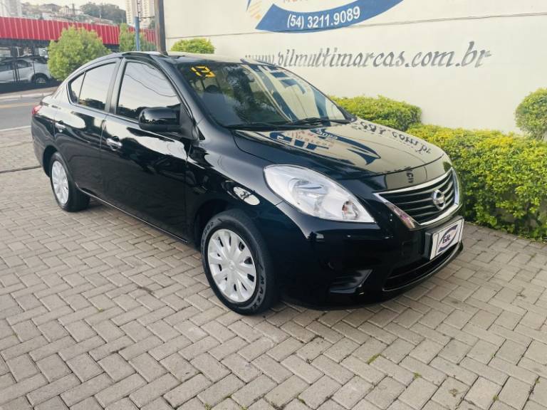 NISSAN - VERSA - 2013/2013 - Preta - R$ 38.900,00