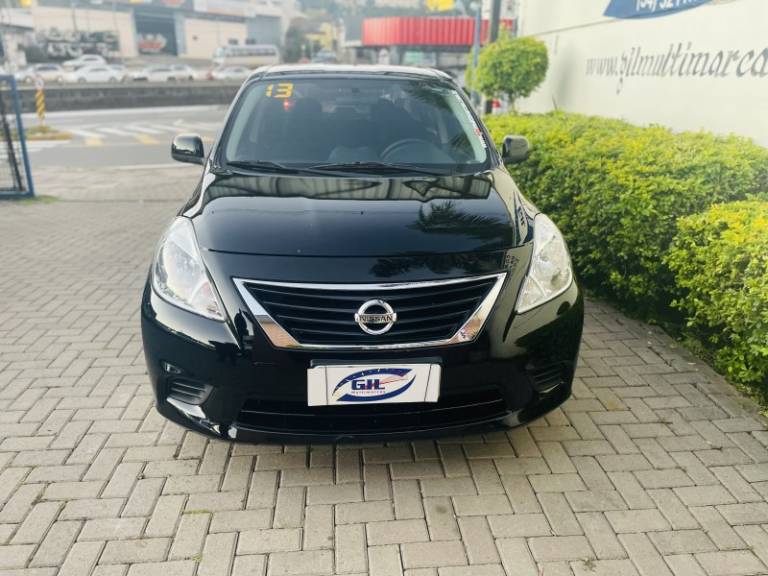 NISSAN - VERSA - 2013/2013 - Preta - R$ 38.900,00