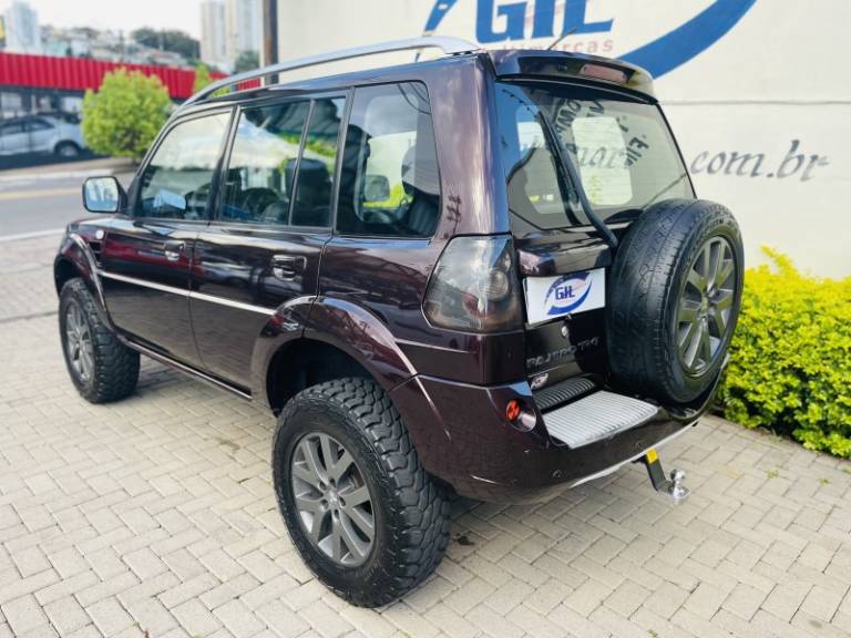 MITSUBISHI - PAJERO TR4 - 2011/2012 - Vermelha - R$ 61.900,00