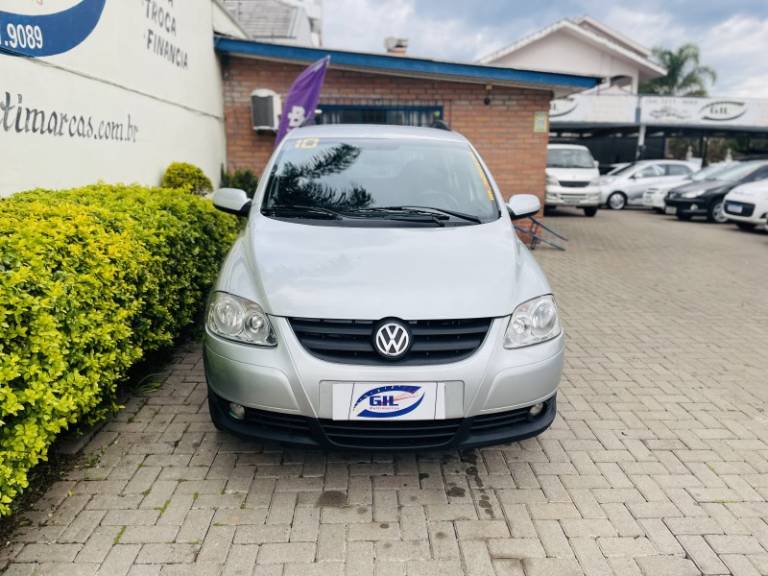 VOLKSWAGEN - FOX - 2010/2010 - Prata - R$ 28.500,00