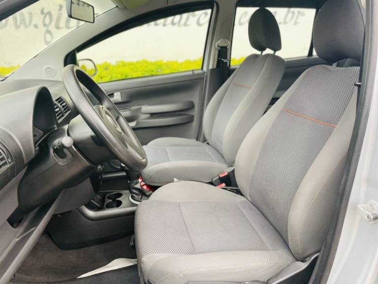VOLKSWAGEN - FOX - 2010/2010 - Prata - R$ 28.500,00