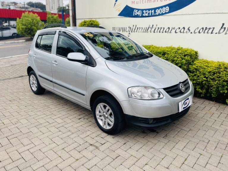 VOLKSWAGEN - FOX - 2010/2010 - Prata - R$ 28.500,00