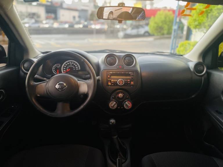 NISSAN - VERSA - 2013/2013 - Preta - R$ 38.900,00