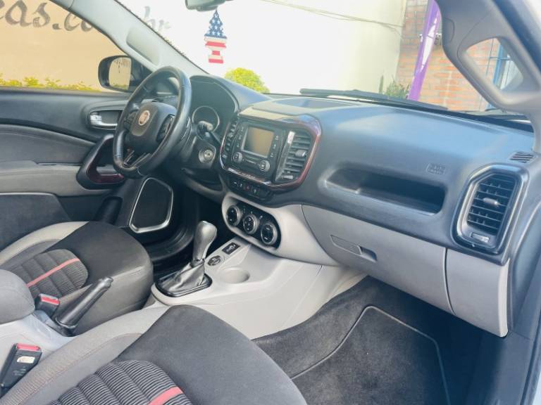 FIAT - TORO - 2018/2018 - Branca - R$ 95.900,00