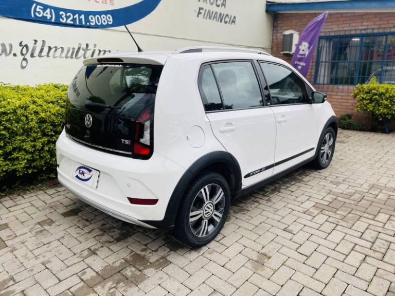 VOLKSWAGEN - UP - 2018/2018 - Branca - R$ 63.900,00