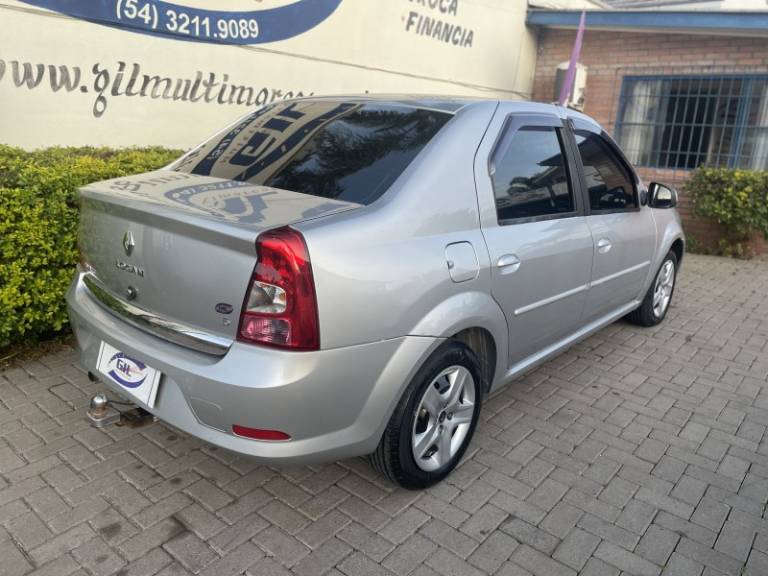RENAULT - LOGAN - 2013/2013 - Prata - R$ 31.900,00