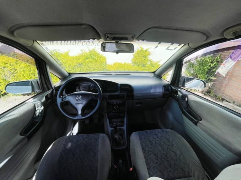 CHEVROLET - ZAFIRA - 2001/2001 - Prata - R$ 23.900,00