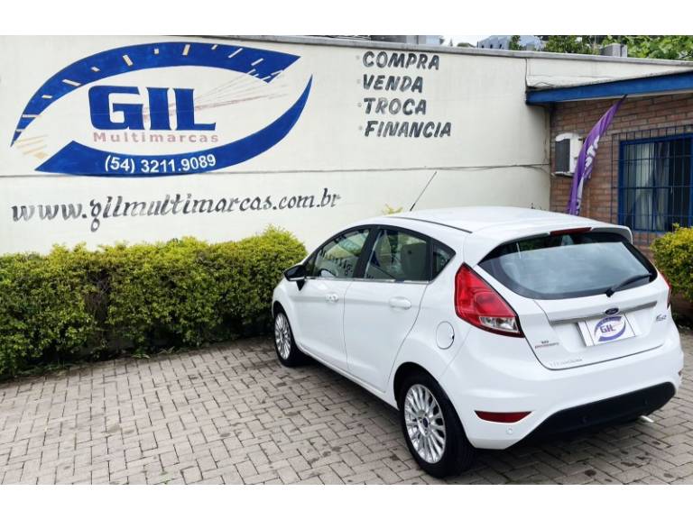 FORD - FIESTA - 2015/2016 - Branca - R$ 53.900,00