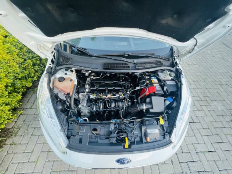 FORD - FIESTA - 2016/2016 - Branca - R$ 53.900,00