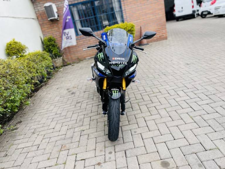 YAMAHA - YZF - 2022/2022 - Preta - R$ 32.900,00