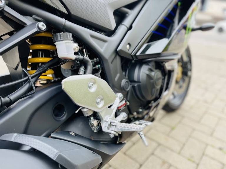 YAMAHA - YZF - 2022/2022 - Preta - R$ 32.900,00