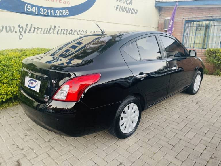 NISSAN - VERSA - 2013/2013 - Preta - R$ 38.900,00