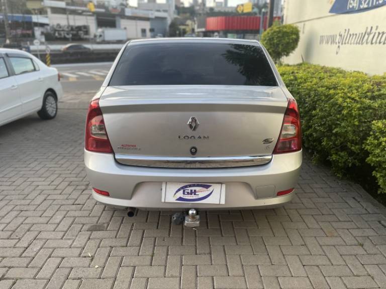 RENAULT - LOGAN - 2013/2013 - Prata - R$ 31.900,00