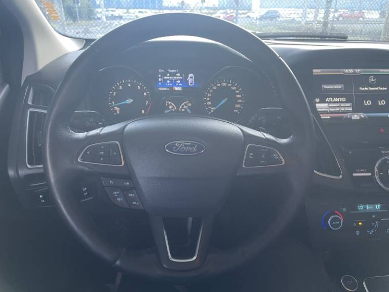 FORD - FOCUS - 2016/2016 - Branca - R$ 63.900,00