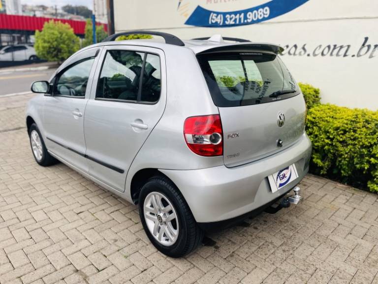 VOLKSWAGEN - FOX - 2010/2010 - Prata - R$ 28.500,00