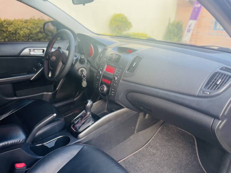 KIA MOTORS - CERATO - 2011/2011 - Preta - R$ 48.900,00