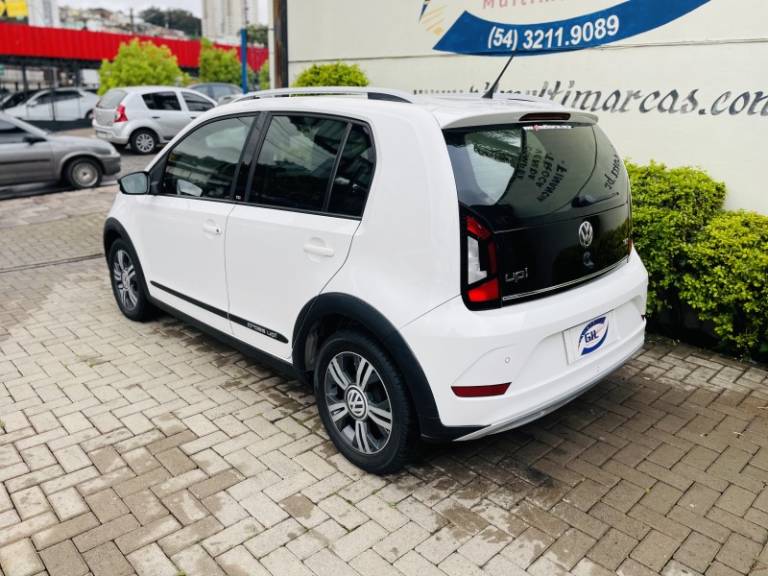 VOLKSWAGEN - UP - 2018/2018 - Branca - R$ 63.900,00