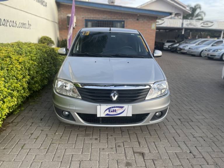 RENAULT - LOGAN - 2013/2013 - Prata - R$ 31.900,00