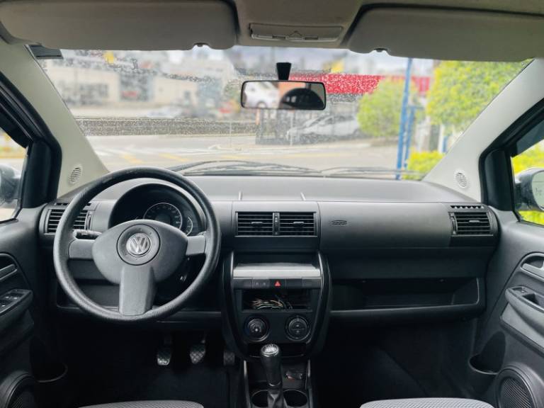 VOLKSWAGEN - FOX - 2010/2010 - Prata - R$ 28.500,00