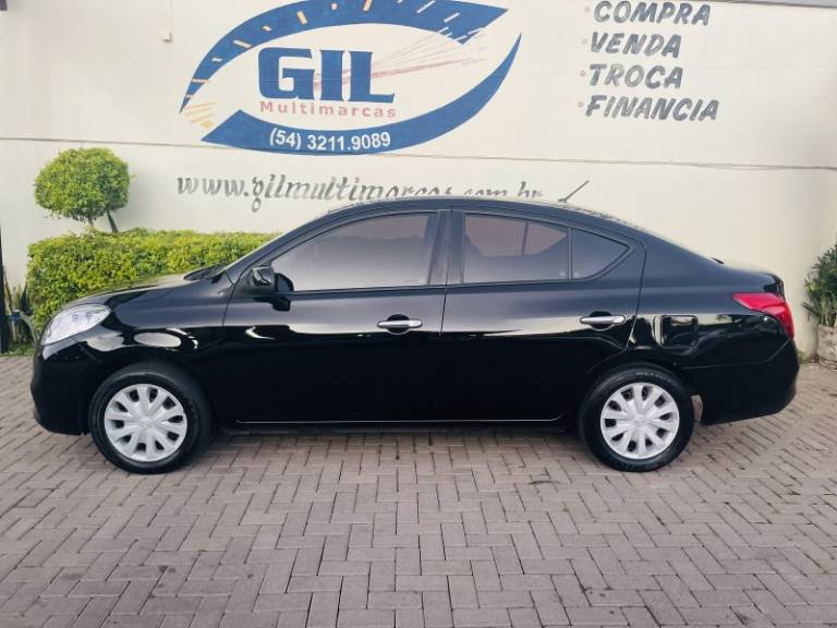 NISSAN - VERSA - 2013/2013 - Preta - R$ 38.900,00