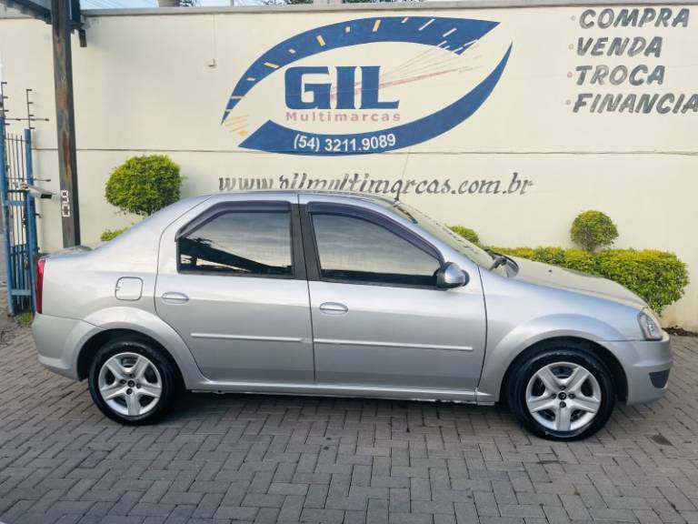 RENAULT - LOGAN - 2013/2013 - Prata - R$ 33.900,00